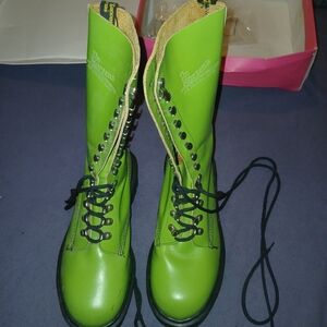 Dr. Martens Women's Apple Green Boots VINTAGE 80'S!